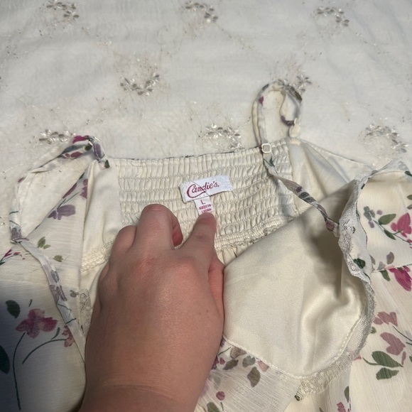 Vintage Y2K Candie’s White Floral Tank Top – Size Large (Best for Smaller Bust) - Picture 4 of 4